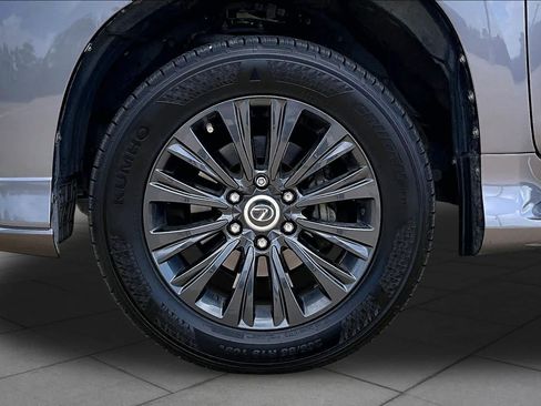 Used 2022 Lexus GX 460 Luxury w/ Sport Design Package AWD/4WD image 11
