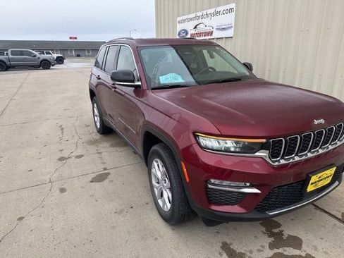 Used 2022 Jeep Grand Cherokee Limited image 2