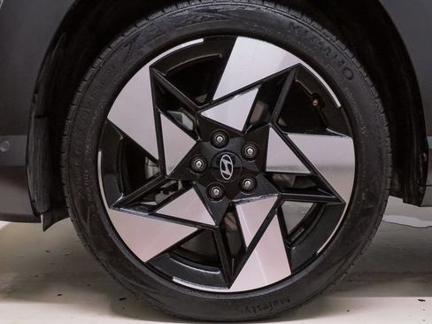 Certified 2024 Hyundai Kona Limited FWD image 35