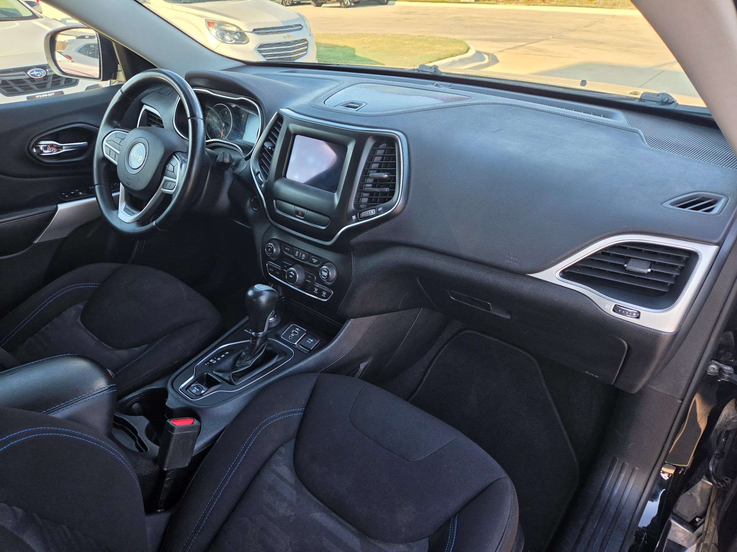 Used 2020 Jeep Cherokee Latitude AWD/4WD image 24
