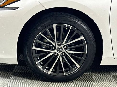 Used 2025 Lexus ES 350 w/ Premium Package FWD image 13