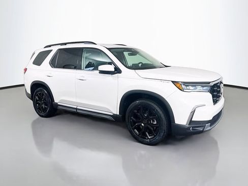 Certified 2025 Honda Pilot Touring image 22