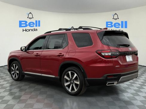 Certified 2025 Honda Pilot Touring image 3