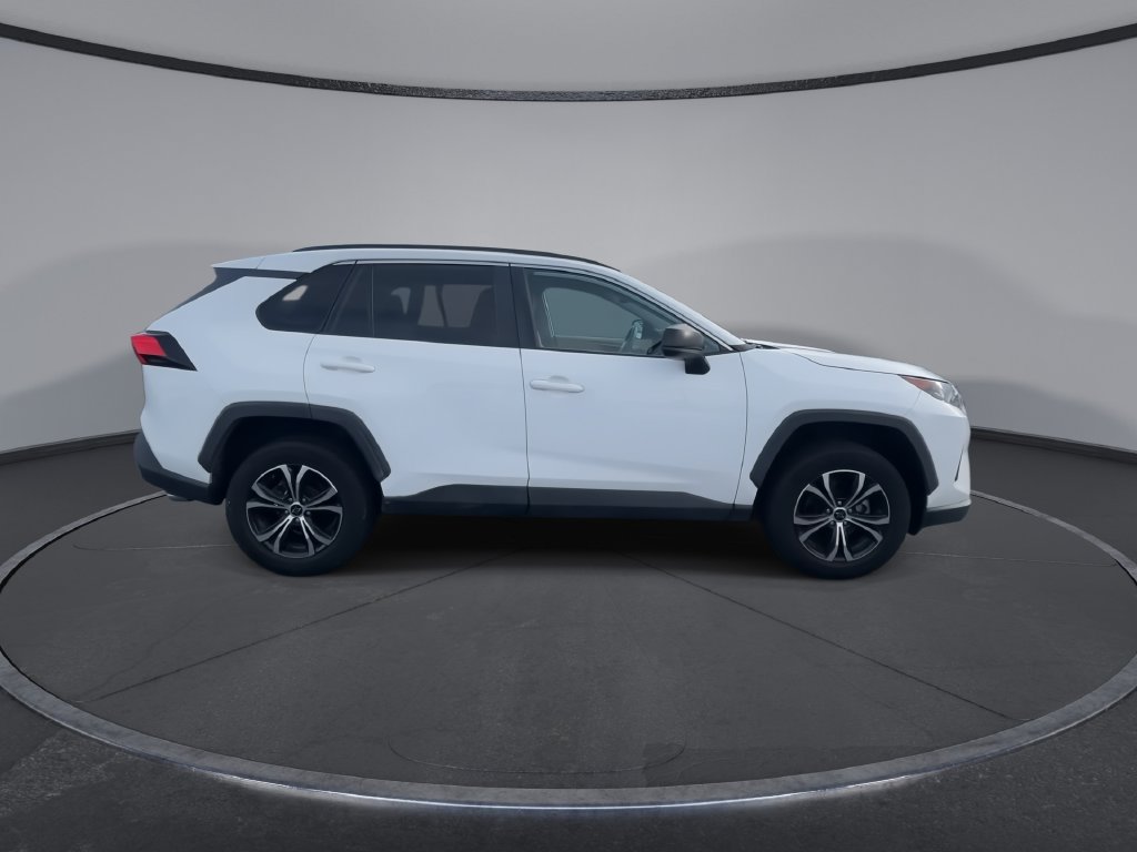 Used 2021 Toyota RAV4 LE FWD image 2