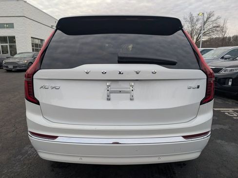 Used 2025 Volvo XC90 B6 Plus image 4