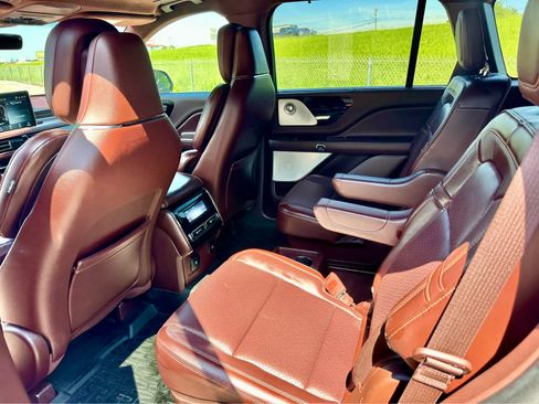 Used 2023 Lincoln Aviator Black Label w/ Dynamic Handling Package AWD/4WD image 13