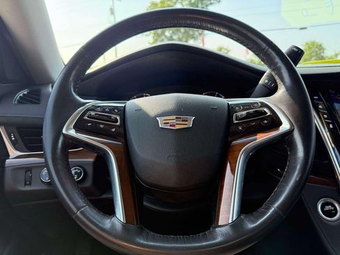 Used 2019 Cadillac Escalade Luxury AWD/4WD image 17