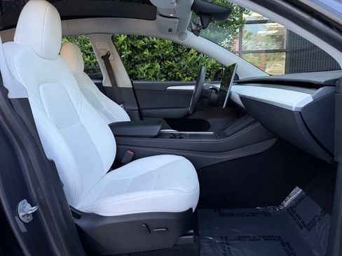 Used 2023 Tesla Model Y Long Range AWD/4WD image 33