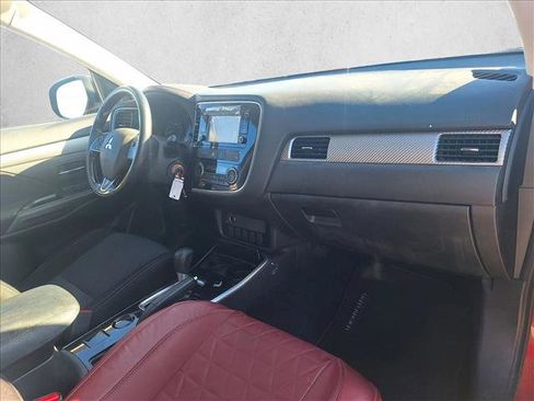Used 2017 Mitsubishi Outlander ES image 17