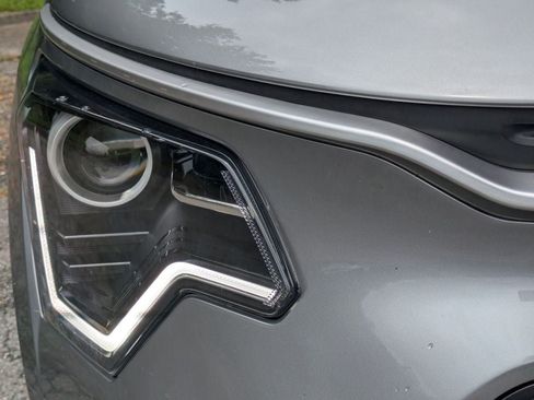 Used 2025 Kia Niro EX FWD image 10