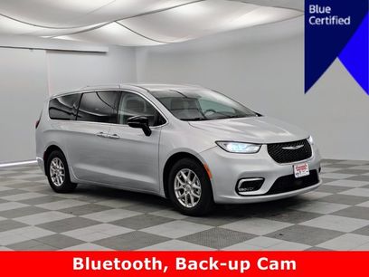 Used 2024 Chrysler Pacifica Touring-L