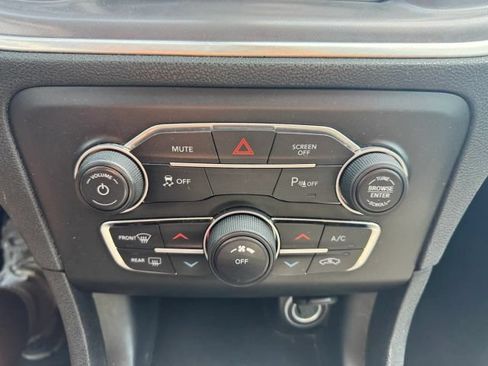 Used 2022 Dodge Charger SXT RWD image 14