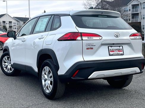 Used 2024 Toyota Corolla Cross L image 10