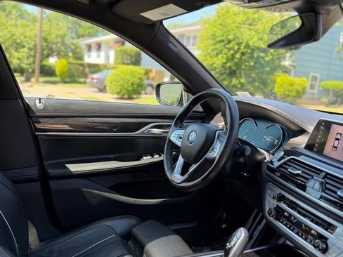 Used 2019 BMW 750i xDrive w/ Executive Package AWD/4WD image 19