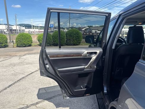 Used 2015 Lexus GX 460 w/ Navigation Package AWD/4WD image 11