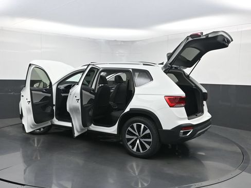 Used 2022 Volkswagen Taos SE FWD image 36