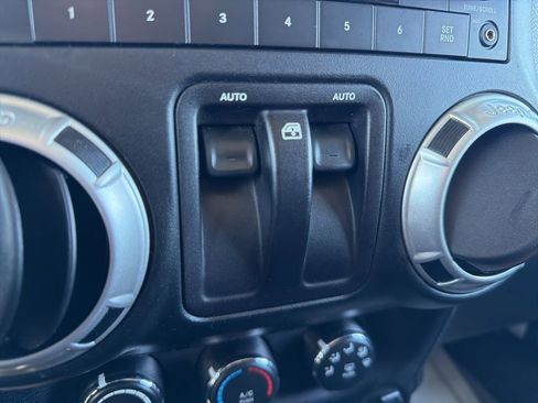 Used 2017 Jeep Wrangler Sahara w/ Connectivity Group image 23