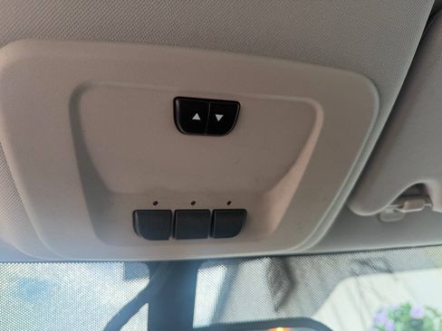 Used 2008 Chevrolet Impala LTZ FWD image 25