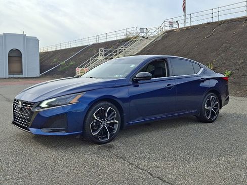 Used 2024 Nissan Altima 2.5 SR image 3