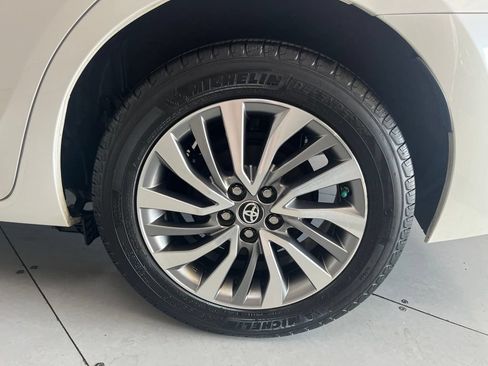 Used 2018 Toyota Corolla XLE FWD image 15
