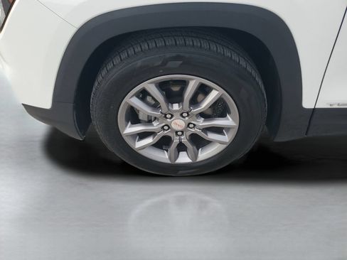 Used 2024 GMC Terrain SLT FWD image 25