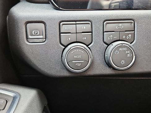 New 2026 Chevrolet Silverado 1500 LT w/ Z71 Off-Road Package AWD/4WD image 21