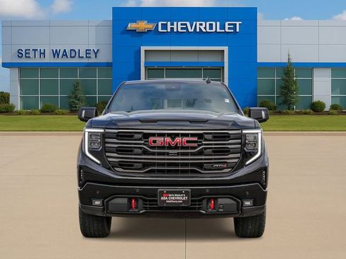 Used 2025 GMC Sierra 1500 AT4 w/ Technology Package AWD/4WD image 2