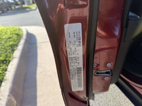 Used 2019 Jeep Cherokee Latitude w/ Popular Appearance Group FWD image 34