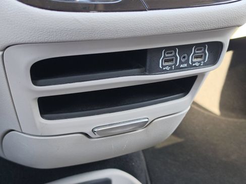 Used 2023 Chrysler Pacifica Touring-L FWD image 29