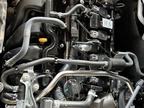 Certified 2025 Nissan Kicks SR image 31