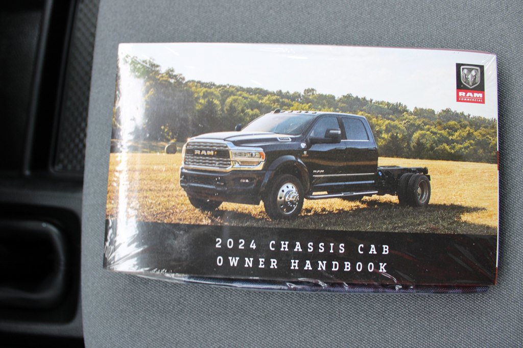 Used 2024 RAM 5500 Tradesman w/ Chrome Appearance Group AWD/4WD image 36
