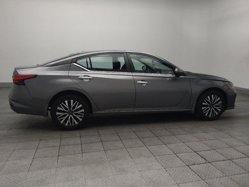 Used 2023 Nissan Altima 2.5 SV w/ SV Premium Package AWD/4WD image 10
