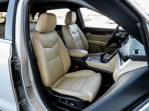 Used 2018 Cadillac XT5 FWD image 35