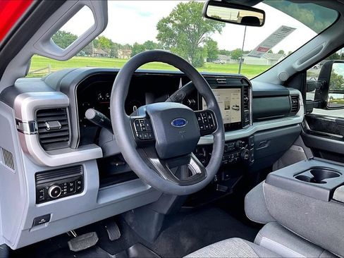 Used 2025 Ford F250 XLT w/ Black Appearance Package AWD/4WD image 13
