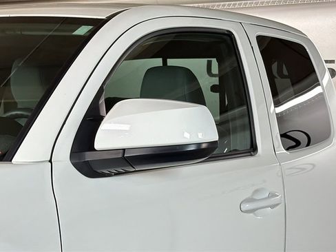 Used 2022 Toyota Tacoma SR image 5