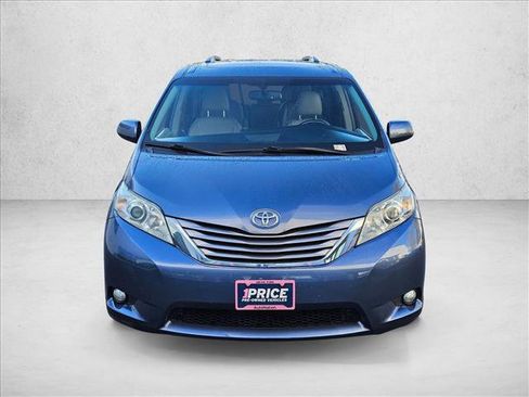 Used 2016 Toyota Sienna XLE w/ XLE Navigation Package image 2