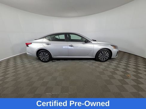Used 2024 Nissan Altima 2.5 SV FWD image 3