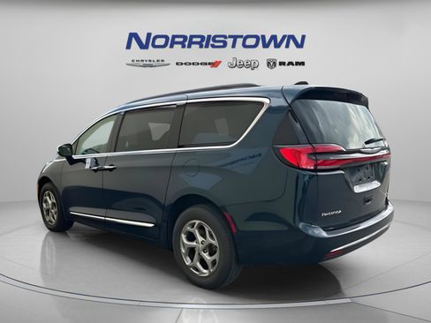 Used 2023 Chrysler Pacifica Limited AWD/4WD image 5