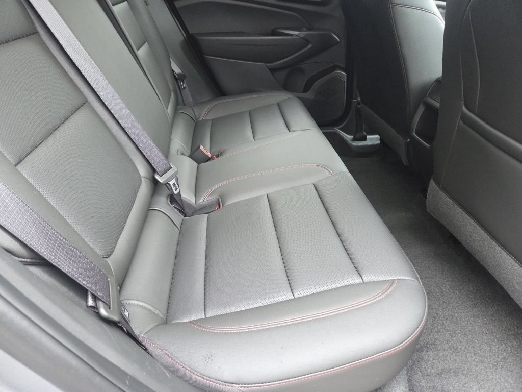 Used 2025 Chevrolet Trax RS w/ Sunroof Package FWD image 20