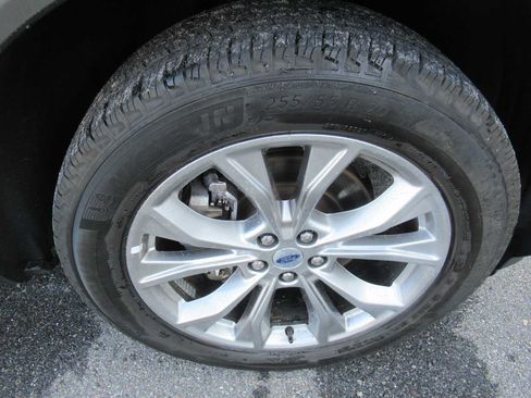 Used 2024 Ford Explorer XLT w/ Equipment Group 202A AWD/4WD image 12