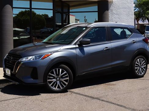 Used 2021 Nissan Kicks SV FWD image 3
