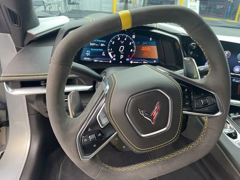 Used 2021 Chevrolet Corvette Stingray Premium Conv w/ Z51 Performance Package image 9