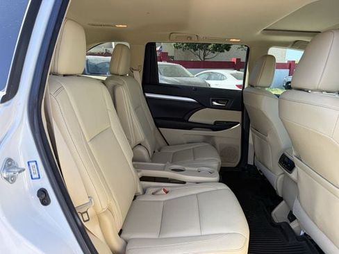 Used 2017 Toyota Highlander XLE FWD image 32