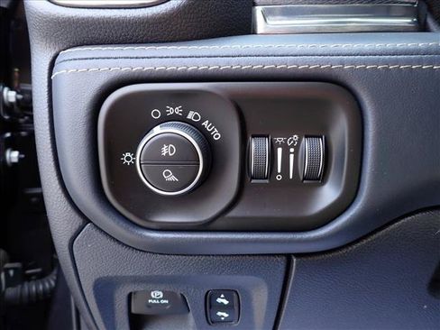 Used 2019 RAM 1500 Limited AWD/4WD image 17