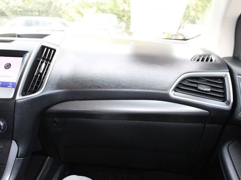 Used 2020 Ford Edge SE image 29