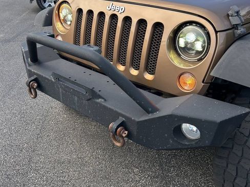 Used 2015 Jeep Wrangler Unlimited Rubicon w/ Connectivity Group AWD/4WD image 14