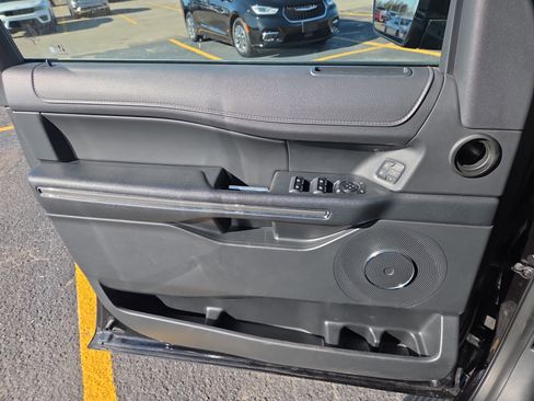 Used 2024 Ford Expedition XLT image 10