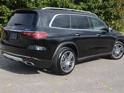 Used 2024 Mercedes-Benz GLS 450 4MATIC image 3