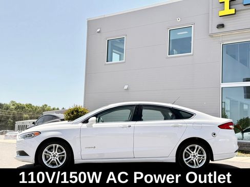 Used 2018 Ford Fusion SE w/ Equipment Group 602A FWD image 10