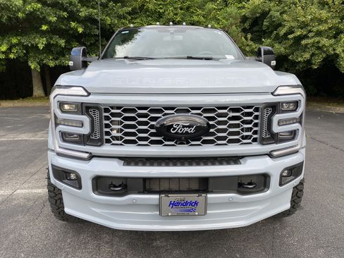 Used 2025 Ford F450 Platinum w/ FX4 Off-Road Package AWD/4WD image 3